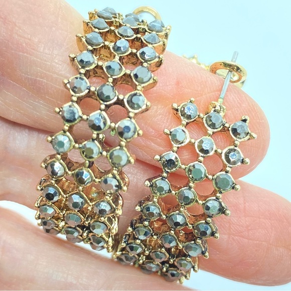 Hoop Earring Pierced Post Style Goldtone - Picture 5 of 7